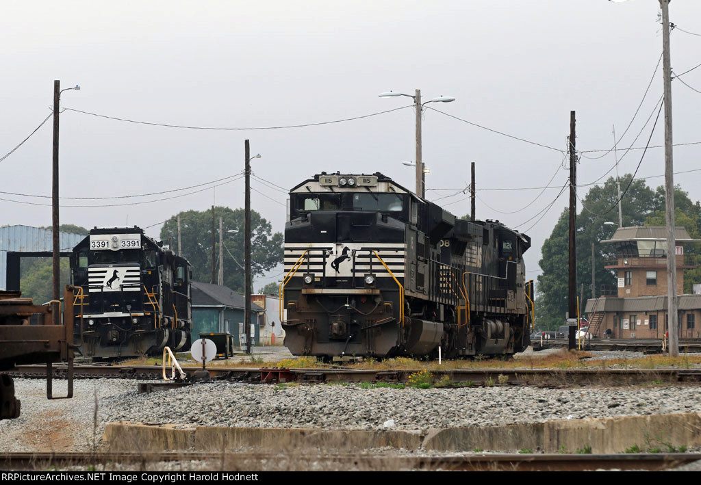 NS 1115 & 3391 sit near the shops